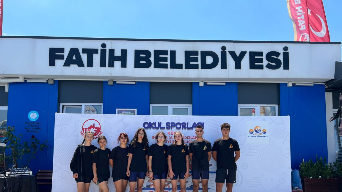 Çeaş Anadolu lisesi Kürek kano ekibi Türkiye ikincisi